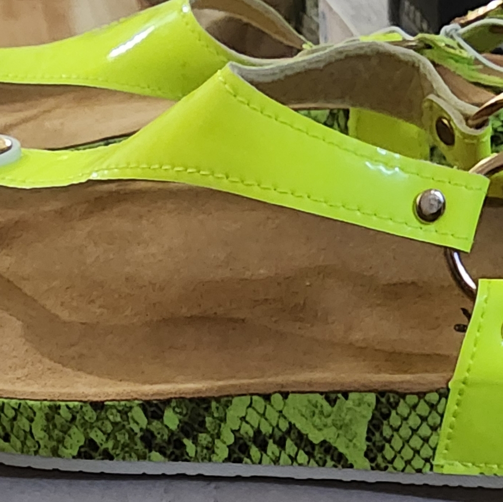 Sandals - Picture 7 of 9